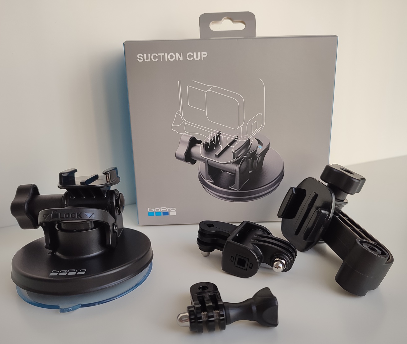 Suction cup mount for GoPro cameras – strong and stable hold on smooth surfaces